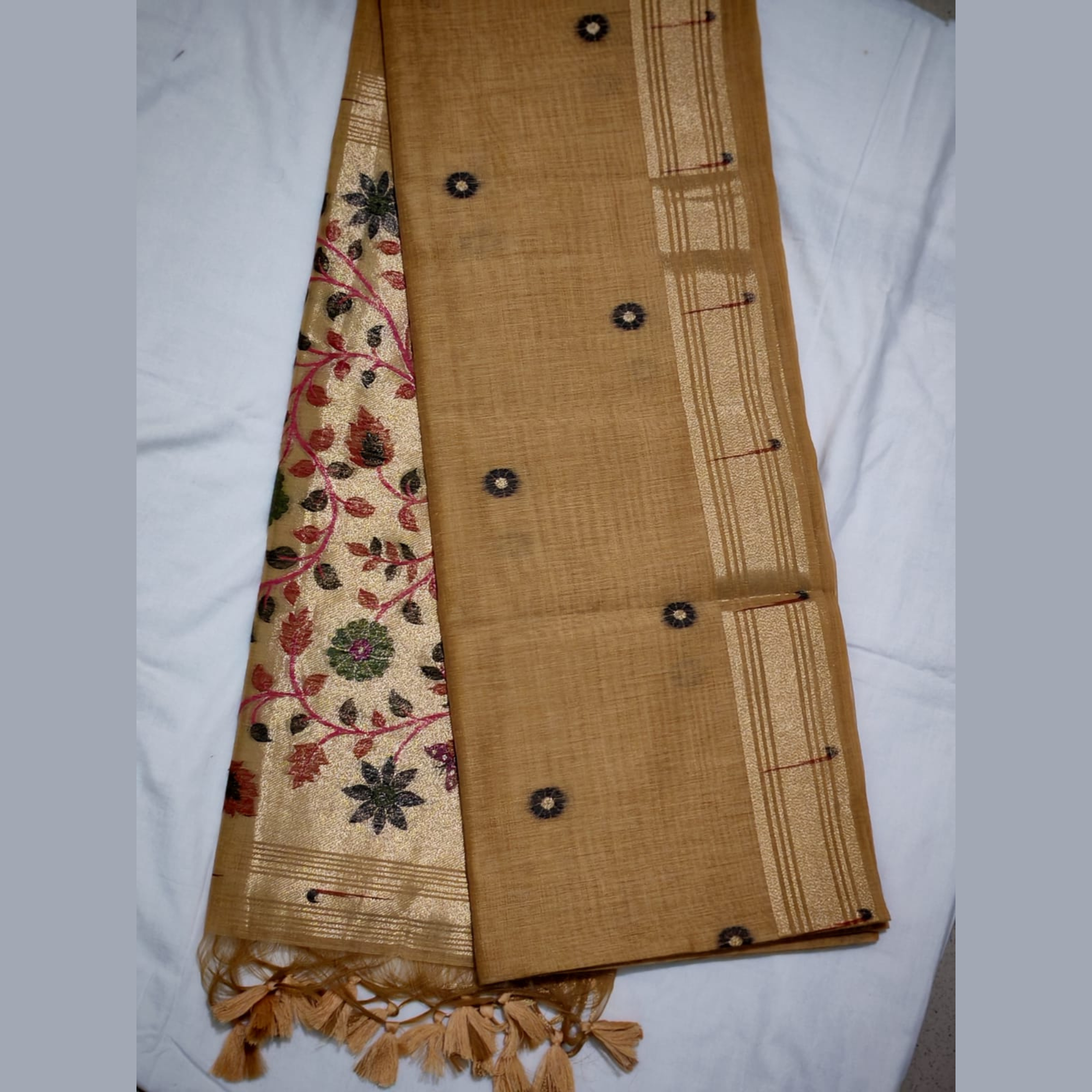 Beige colour Fancy Silk Cotton Paithani Saree